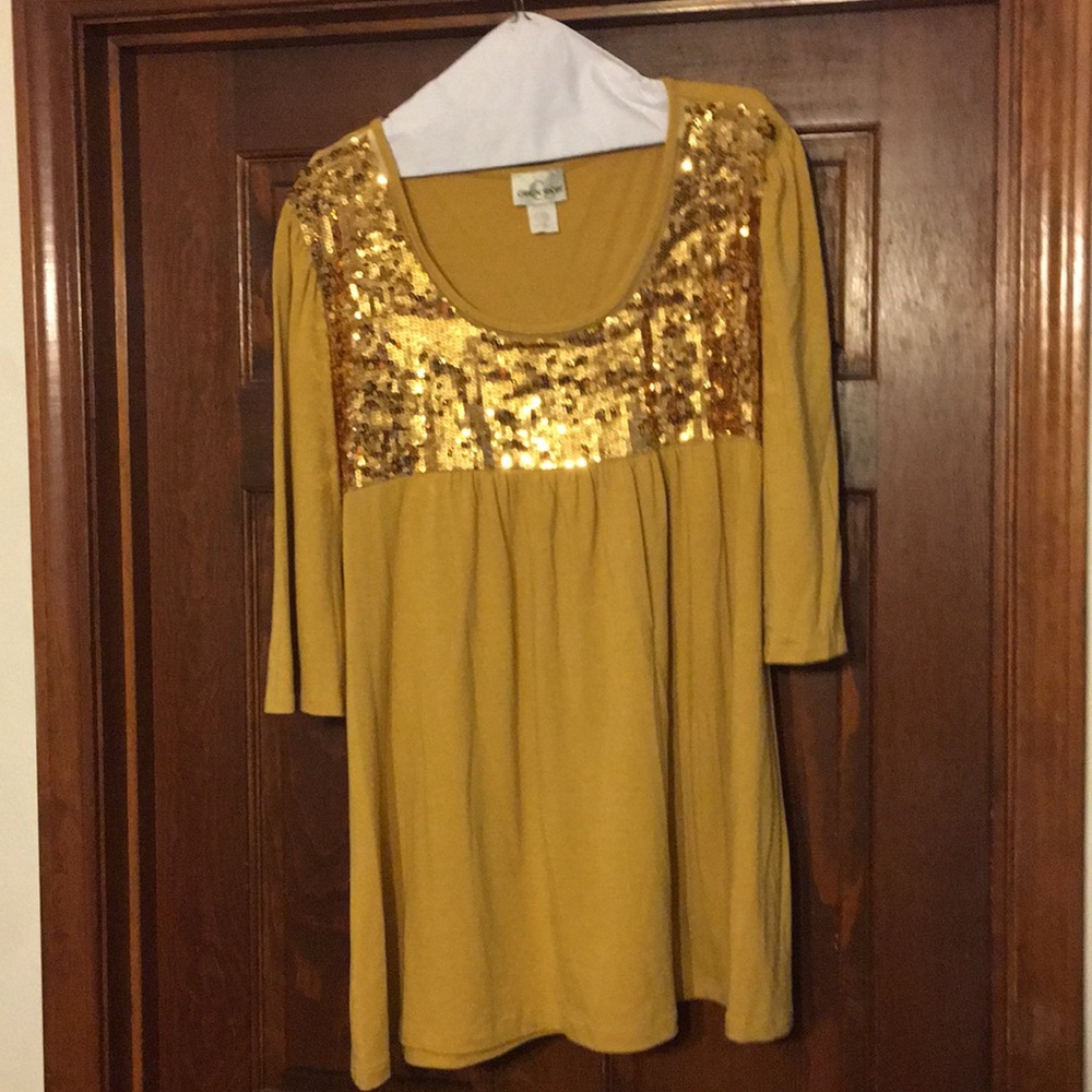 Caren Sport woman’s sequined blouse